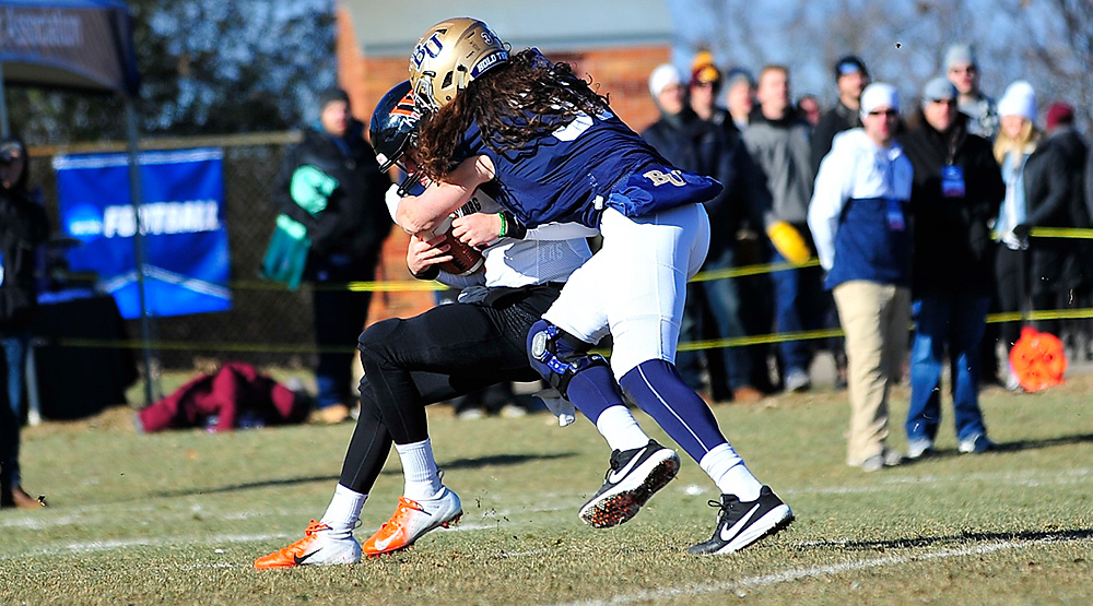Kyle Kilgore smothers Wartburg quarterback Matt Sacia. (Photo by Scott Pierson, d3photography.com)